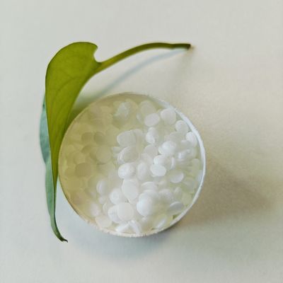 トリベヘニン CAS 18641-57-1 流動学修正剤は,ヘア製品に対して良好な互換性を持っています SyncrowaxTM HRC